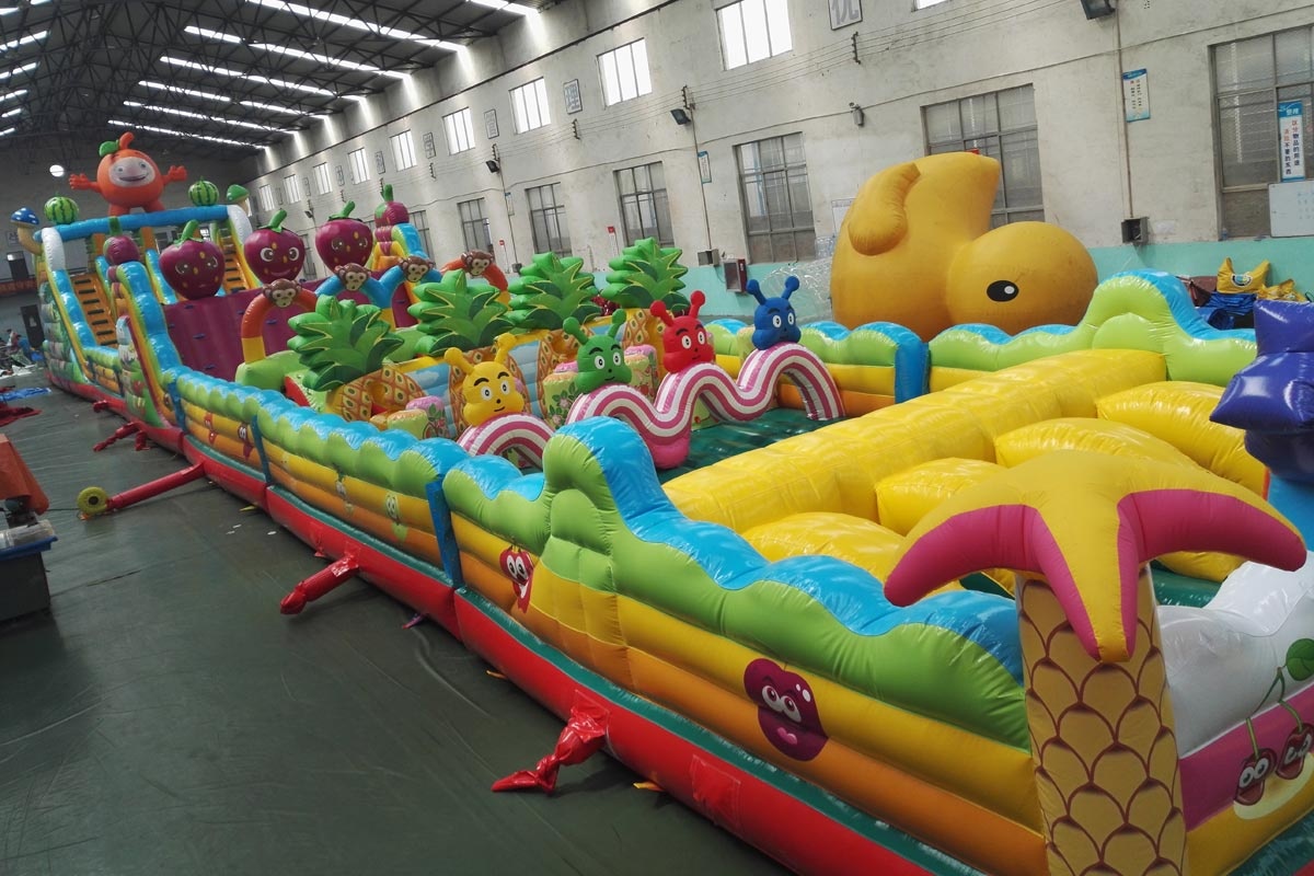 OC068 FRUIT ROBO large long inflatable obstacle courses