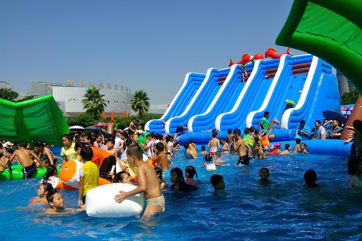 Summer Water Park Inflatable Pool with Slides