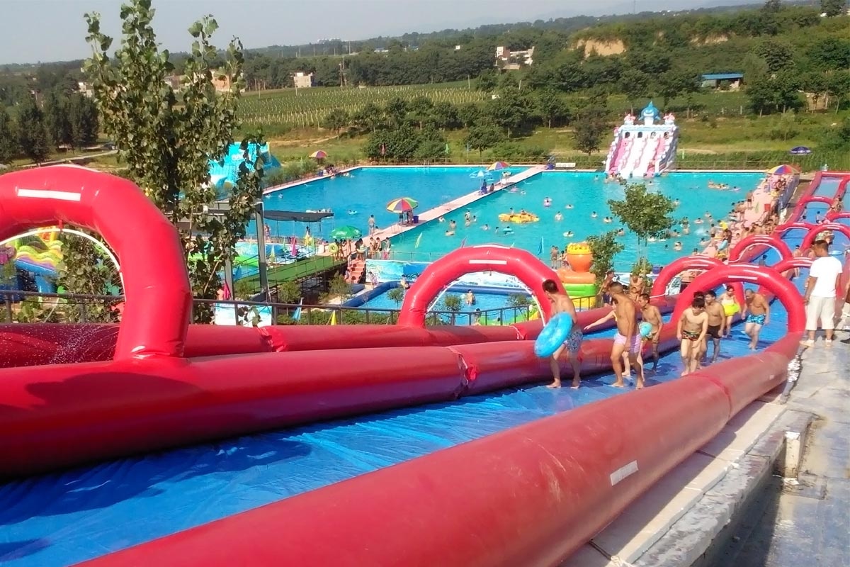 Long Slide the City Crazy Inflatable Water Slide