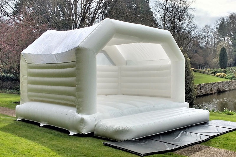 WJ167 All White Wedding Castle Inflatable Bounce House