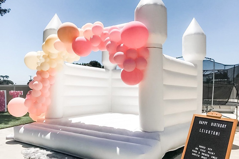 WJ172 All White Wedding Castle Inflatable Bounce House