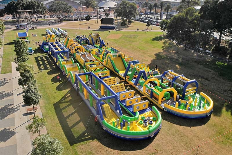 OC044 270m Giant Inflatable Obstacle Course Runs