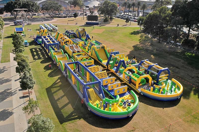 OC044 270m Giant Tuff Nutterz Inflatable Obstacle Course Runs